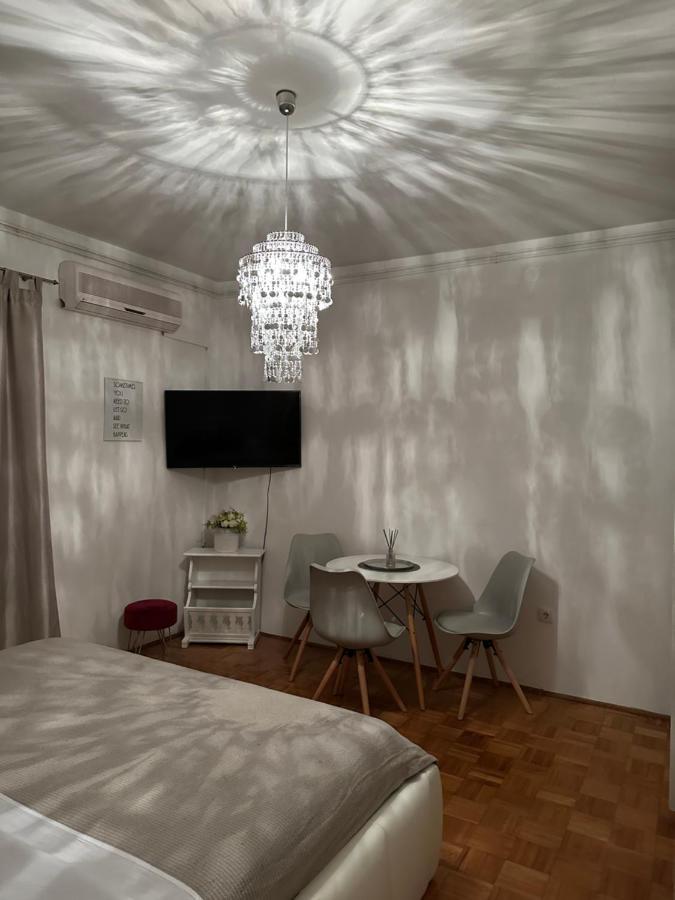 Апартаменти Casa Tosic Ровінь Екстер'єр фото